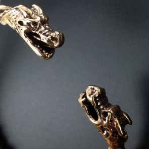 Brazalete de bronce con Cabezas de Dragon