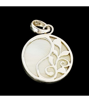 925 Sterling Silver Mounted white Nacre Pendant