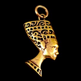 Nefertiti. Colgante bronce