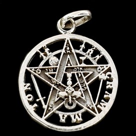 Tetragramaton. Plata con cadena